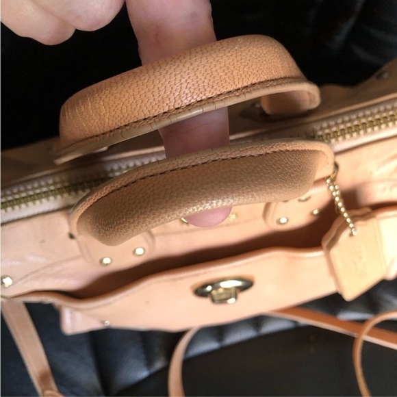 Authentic Coach Legacy Duffle Satchel in Natural Leather - Picture 4 of 16